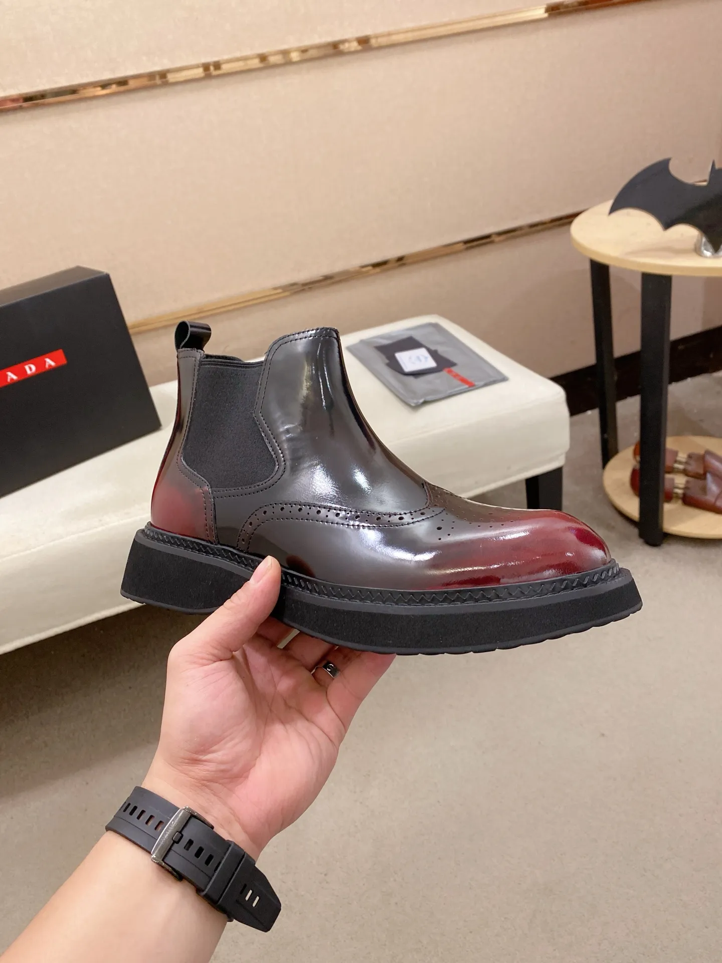 Factory price 760💰 Leather lining optional! 🍁🍁High-quality new PRADA counters are launched at the same time. The new men's shoes and 😘fabric are selected from imported lacquered first-layer cowhide and imported cowhide lining. 👍🏿 High-end ☄️ air-cushion molded anti-slip rubber outsole, exquisite lines, simple and elegant, comfortable and high-end for leisure travel. Code number: 38 to 45